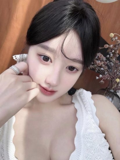 朝阳大奶服务系很骚很性感-楼中凤